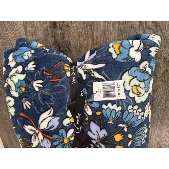 VERA BRADLEY Throw Blanket Floral Bursts 80 X 50 Blue Plush Blanket NWT - Picture 4 of 7